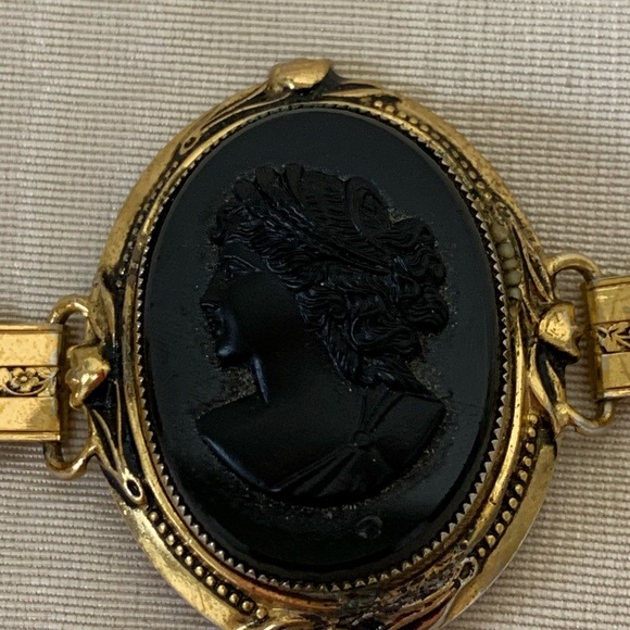 VINTAGE Victorian Revival Jet Black Yellow Gold Tone Large Cameo Bracelet - Picture 7 of 7